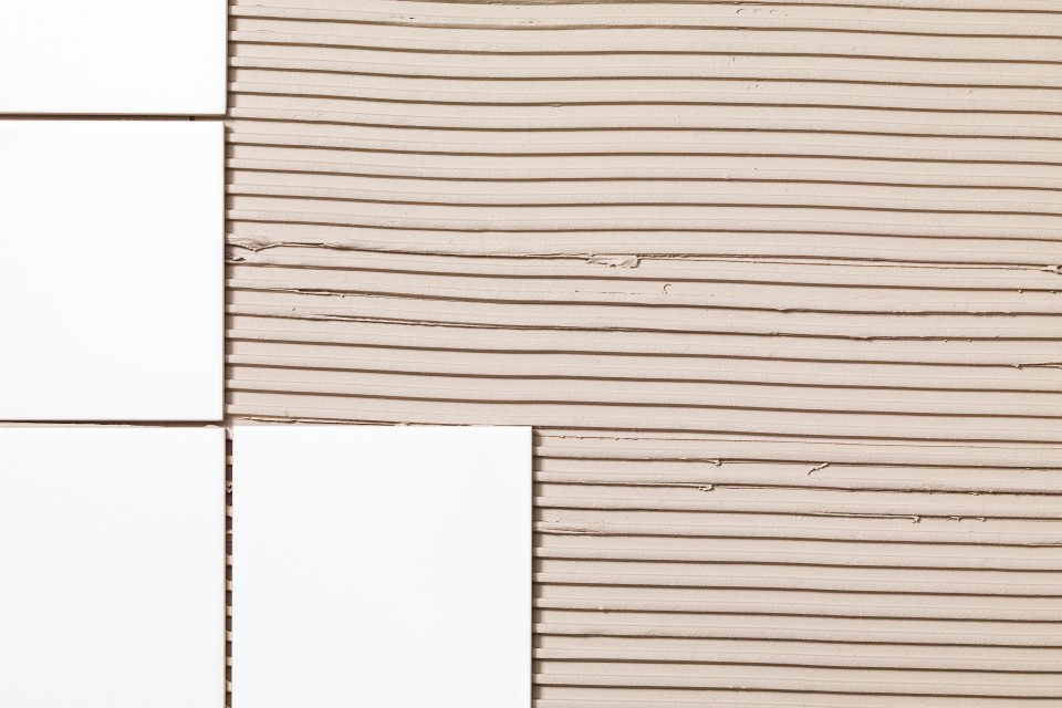 墙面瓷砖胶粘剂：制造商需要了解砂浆的涂覆特性、施工的时间窗口以及固化后的收缩程度，才能针对应用来优化干混砂浆的配方。 